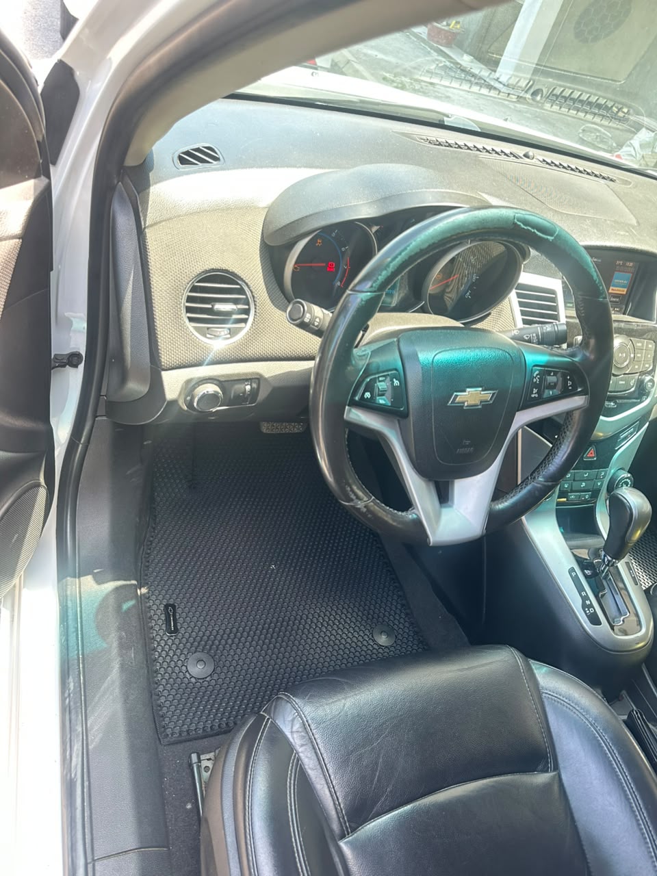 Chevrolet Cruze (2011-2015) üçün Premium Rezin Ayaqaltı – kiçik şəkil 4